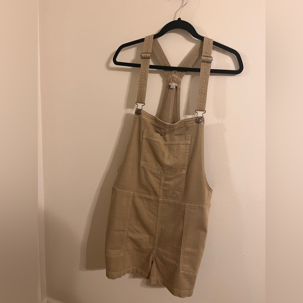 Tan Aerie Overall shorts in size XL